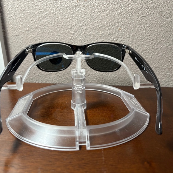 Ray-Ban New Wayfarer polarized sunglasses (RB2132) - Picture 3 of 11